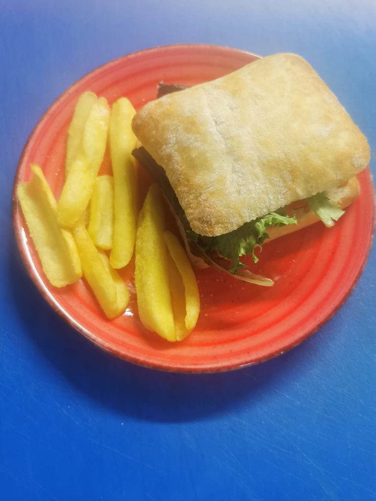 MOLLETE POLLASTRE CRUIXENT AMB PATATES